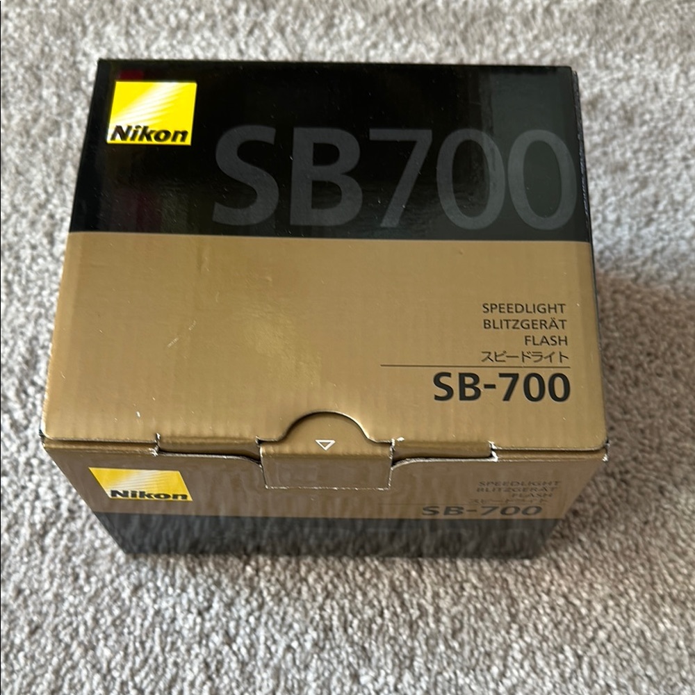 Nikon SB-700 Flash in Mint Condition